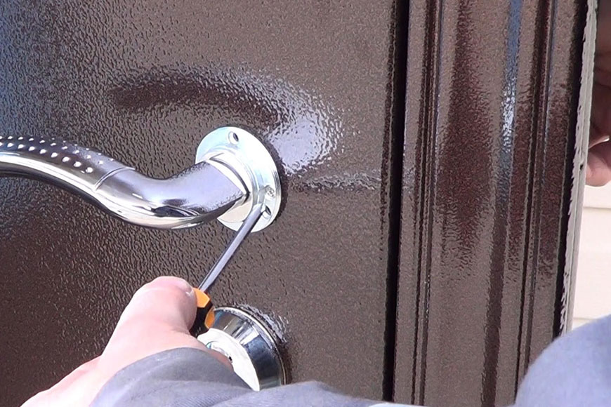 Как установить входную металлическую дверь?